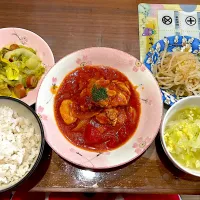 チキンのトマト煮　キャベツと卵の味噌汁　もやしのナムル　白菜のチーズカレー炒め|おさむん17さん