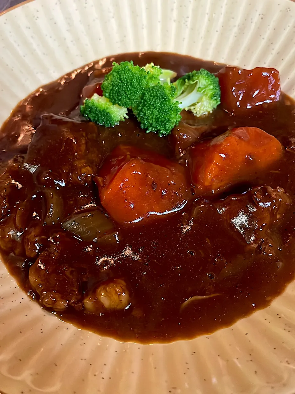 旦那様誕生日。毎年恒例ビーフシチュー|abekoさん