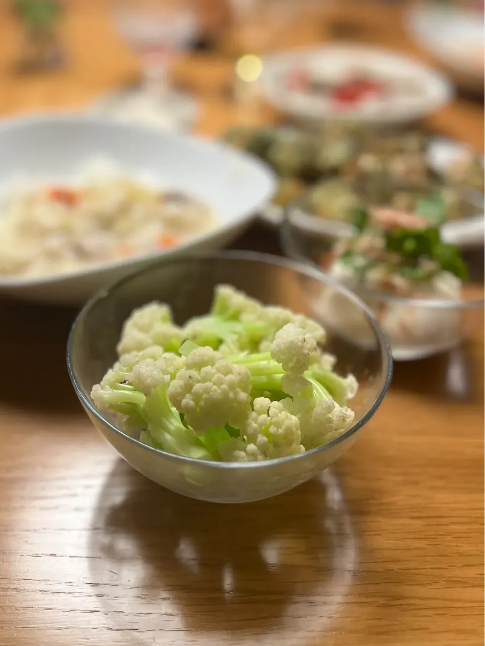 12/1の夕食　生カリフローレのサラダとクリームシチュー|yoneさん