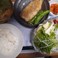 たっぷりサラダ　鯖蒲焼き　厚揚げ豆腐の味噌汁|さゆさん