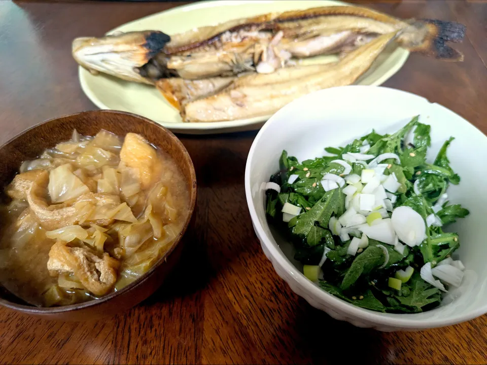 春菊サラダとホッケ。今日も割れた！|jpsさん