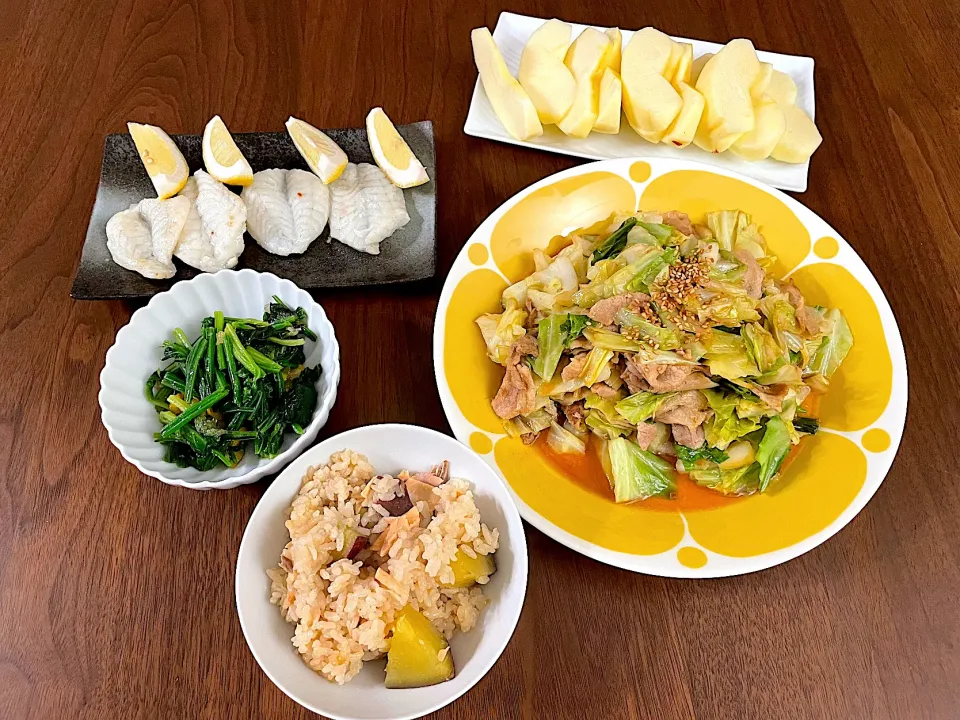 豚バラキャベツの味噌炒めメインのお夕飯🌛|みーぬ | 楽しいお母さんの日々さん