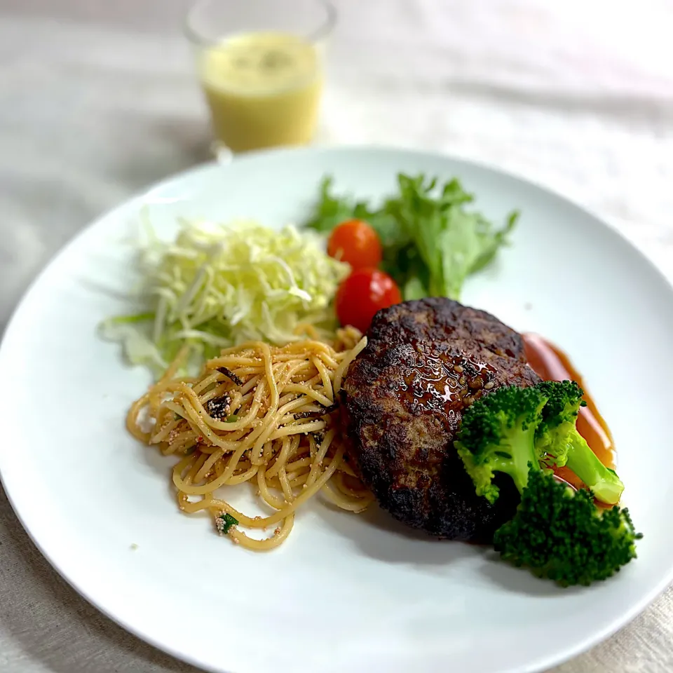 ハンバーグにパスタを敷く|かっちゃん杉さん