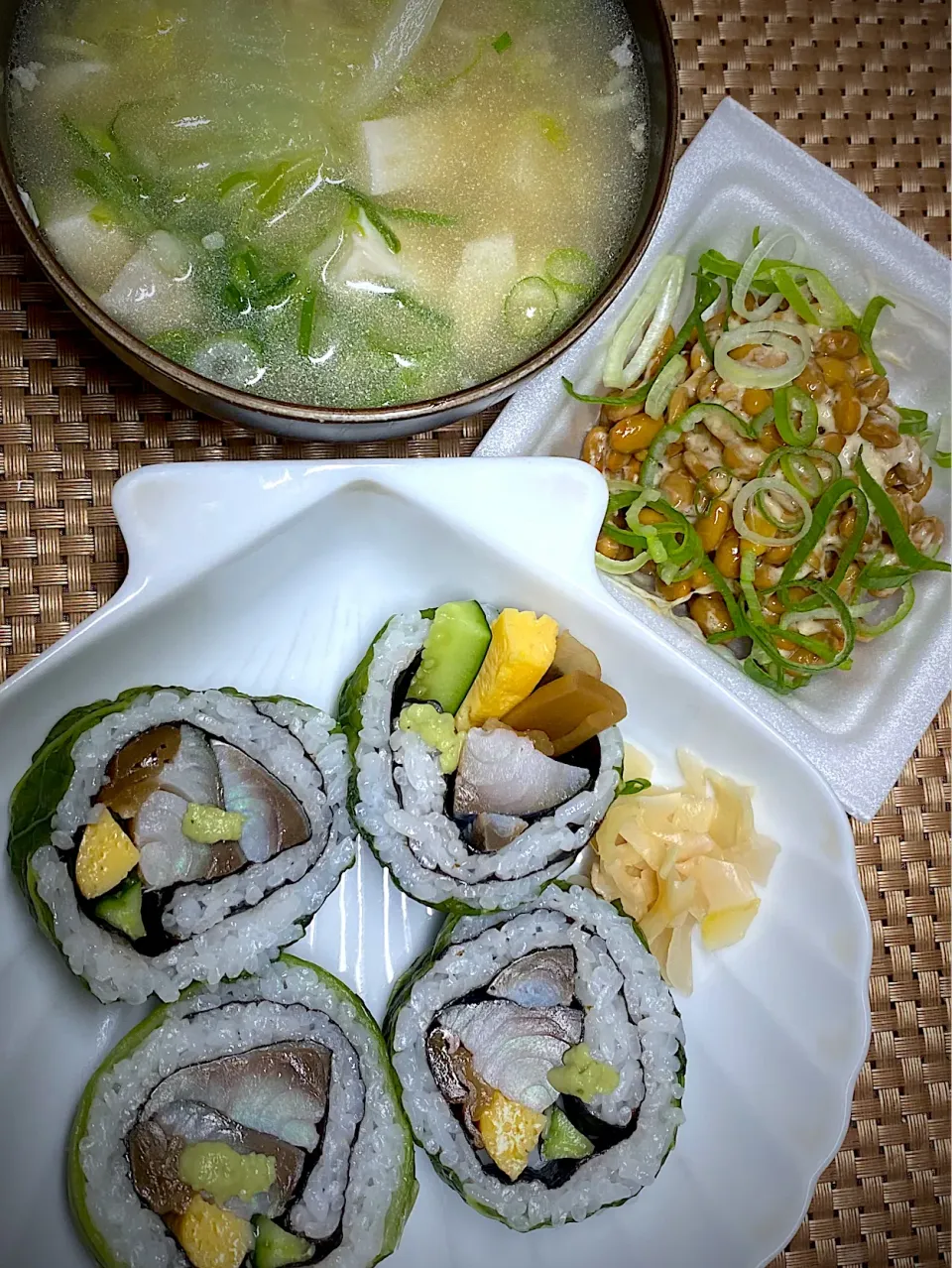 鯖寿司と納豆|すくらんぶるえっぐさん