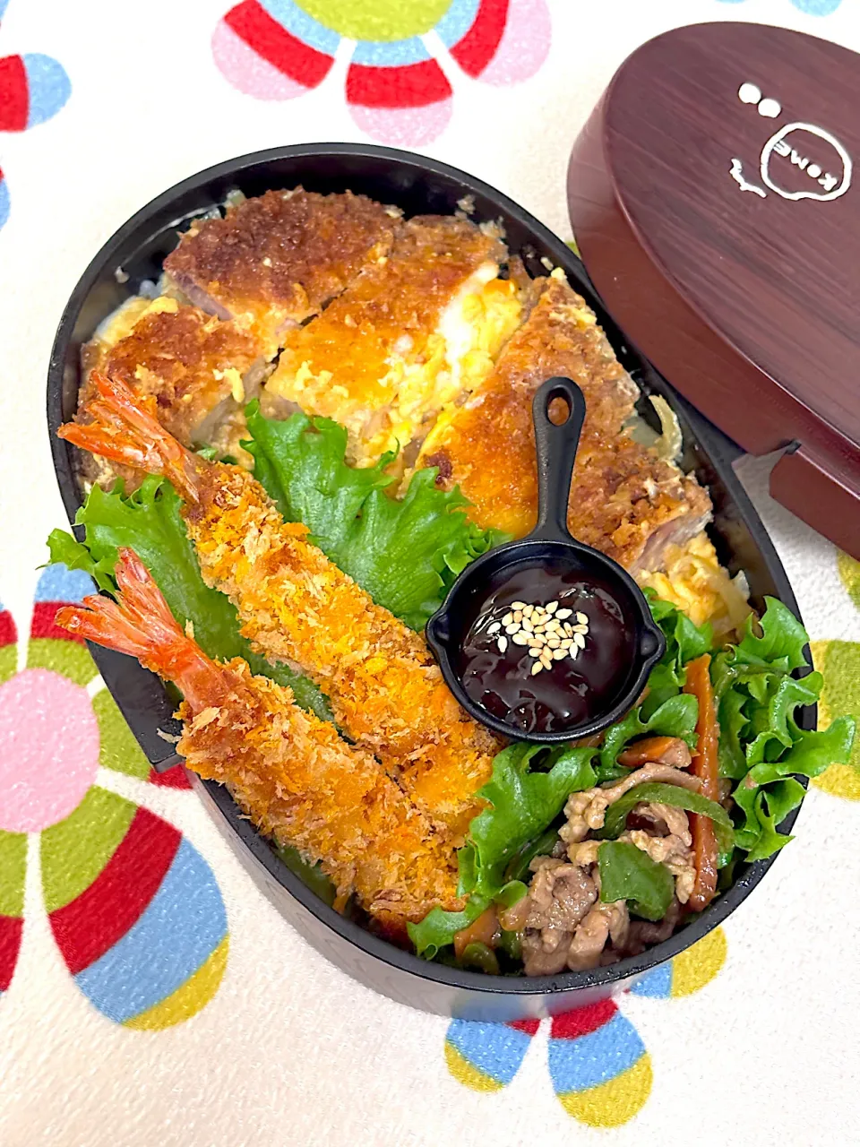 カツ丼とエビフライ弁当|Chiharϋnさん