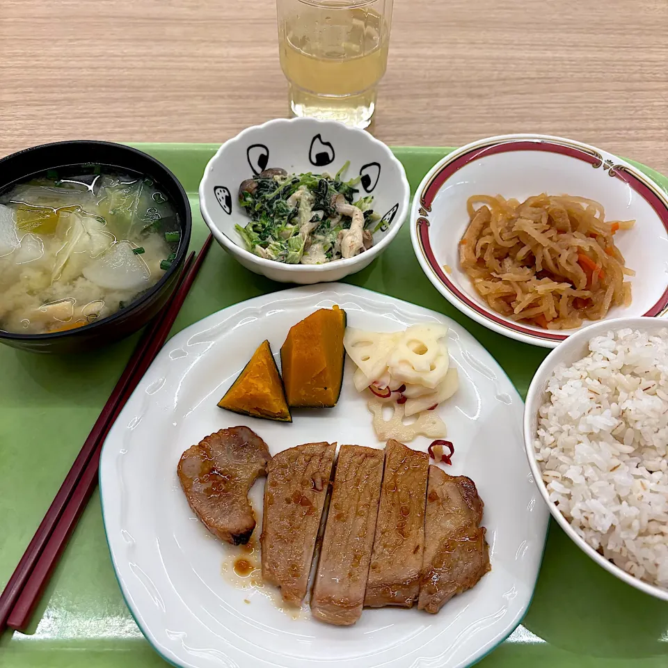 寮の晩ごはん😋豚肉の柚子胡椒焼き|すかラインさん
