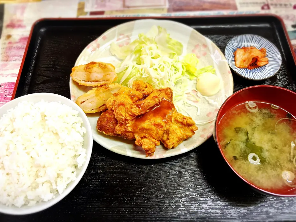 日替定食A（若どり唐揚とえびかつダブル定食） ¥780|Blue Moon Caféさん