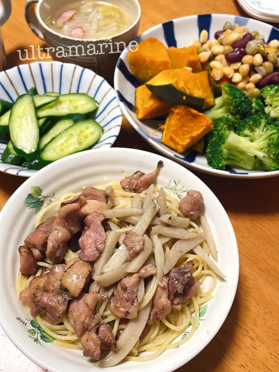 ＊炭火焼き鳥とれんこんのパスタ、蒸し野菜のサラダ♪＊|ultramarineさん