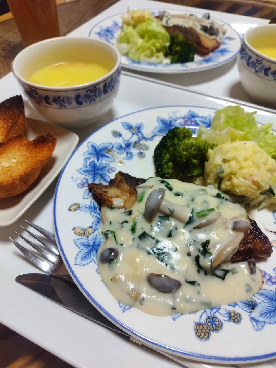 鱈のバターソテーホワイトソースがけディナーです✨|rikako♪。.:＊さん