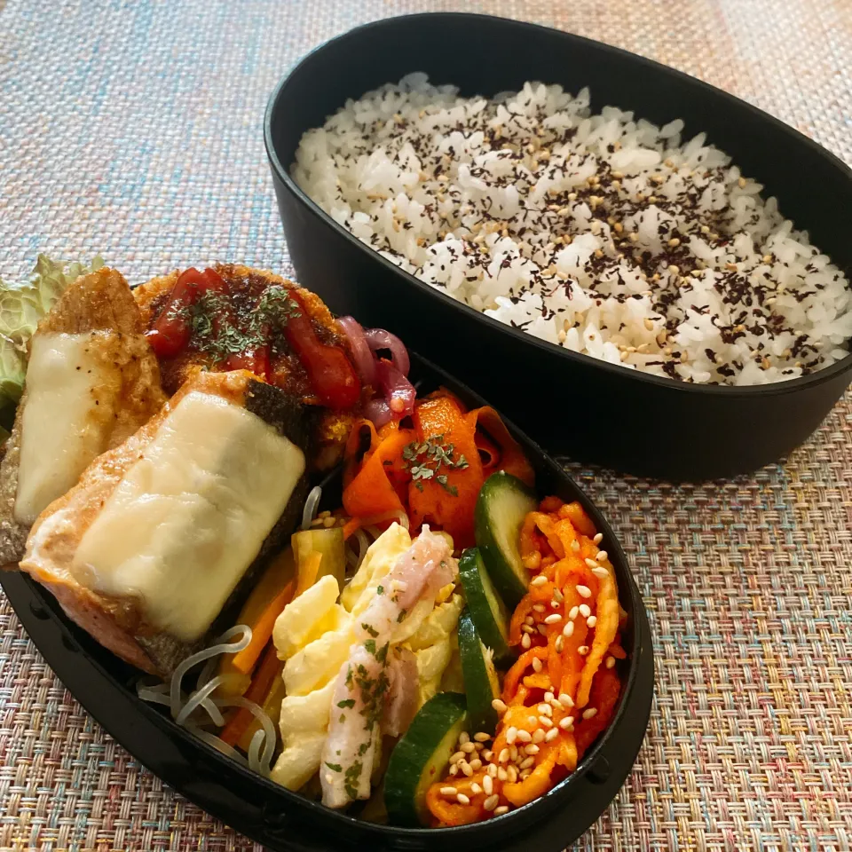 鮭のチーマヨ焼き弁当🤍|𝟕𝟕𝟑 𝐌𝐞𝐬𝐡𝐢 ❤︎さん