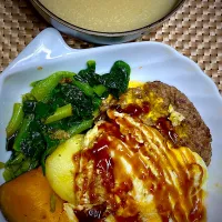 卵乗せハンバーグ|すくらんぶるえっぐさん