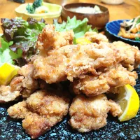 唐揚げマウンテ〜ン♬|とまと🍅さん