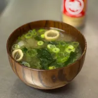 だしの素でわかめとネギの味噌汁|OLの気ままご飯🍽さん