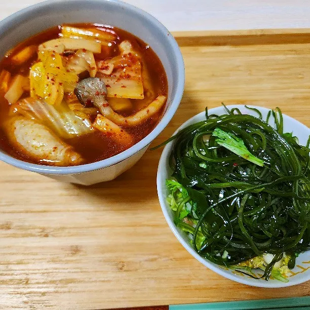 韓国唐辛子たっぷり白菜スープと白菜サラダとサラダワカメ|みっちょんさん
