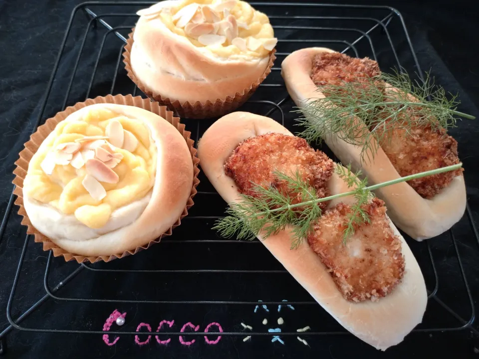 アーモンドカスタードクリームパン＆チキンフライのパン✨|cocco+さん