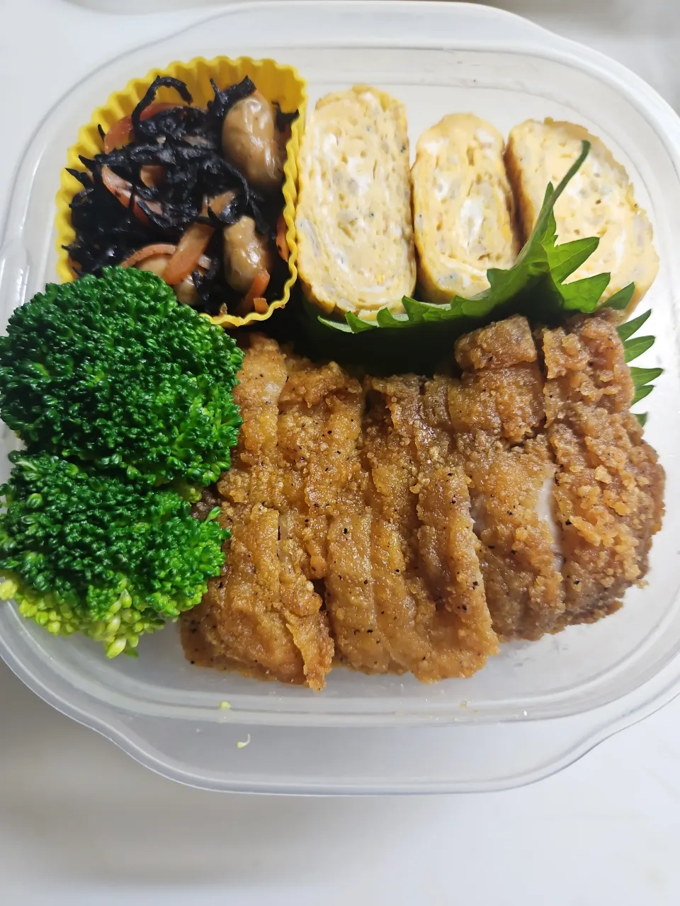 ☆高校生弁当☆雑穀米、海苔、シラス卵焼き、ひじき煮物、チキン、ブロッコリー|ｼｮｺﾗさん