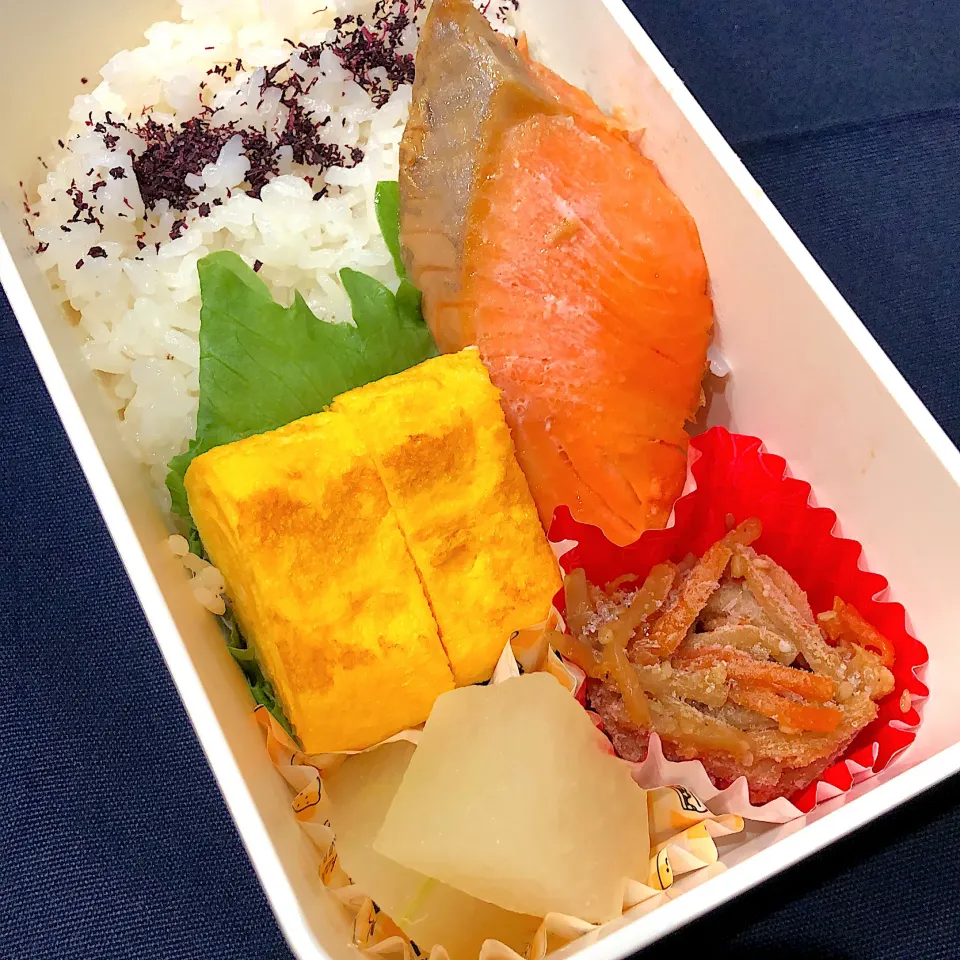 ゆかりご飯、たまご焼き、冬瓜コンソメ煮、きんぴらごぼう、焼き鮭|きらきらさん