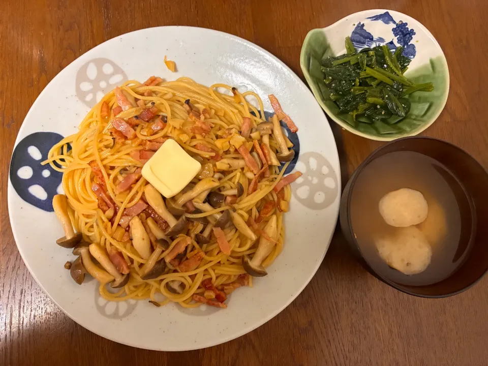 🍝しめじとベーコンのバター醤油パスタ

しめじジュワ〜🌱
ベーコンじゅわっと旨み❤️
バター×醤油で間違いなしっ👍
もりもり食べちゃう簡単パスタ🍝✨

⸻

🥬ほうれん草のおひたし

サッとゆでてキュッ！
だしの香りでほっこり〜🍵💚
副菜に困ったらコレ😌✨|よらさん
