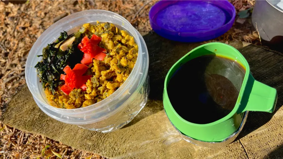 山弁 (長ねぎとカルダモンのチキンキーマカレー/むかごバター飯/たこ/春菊とほうれん草の海苔和え)|deekay71さん