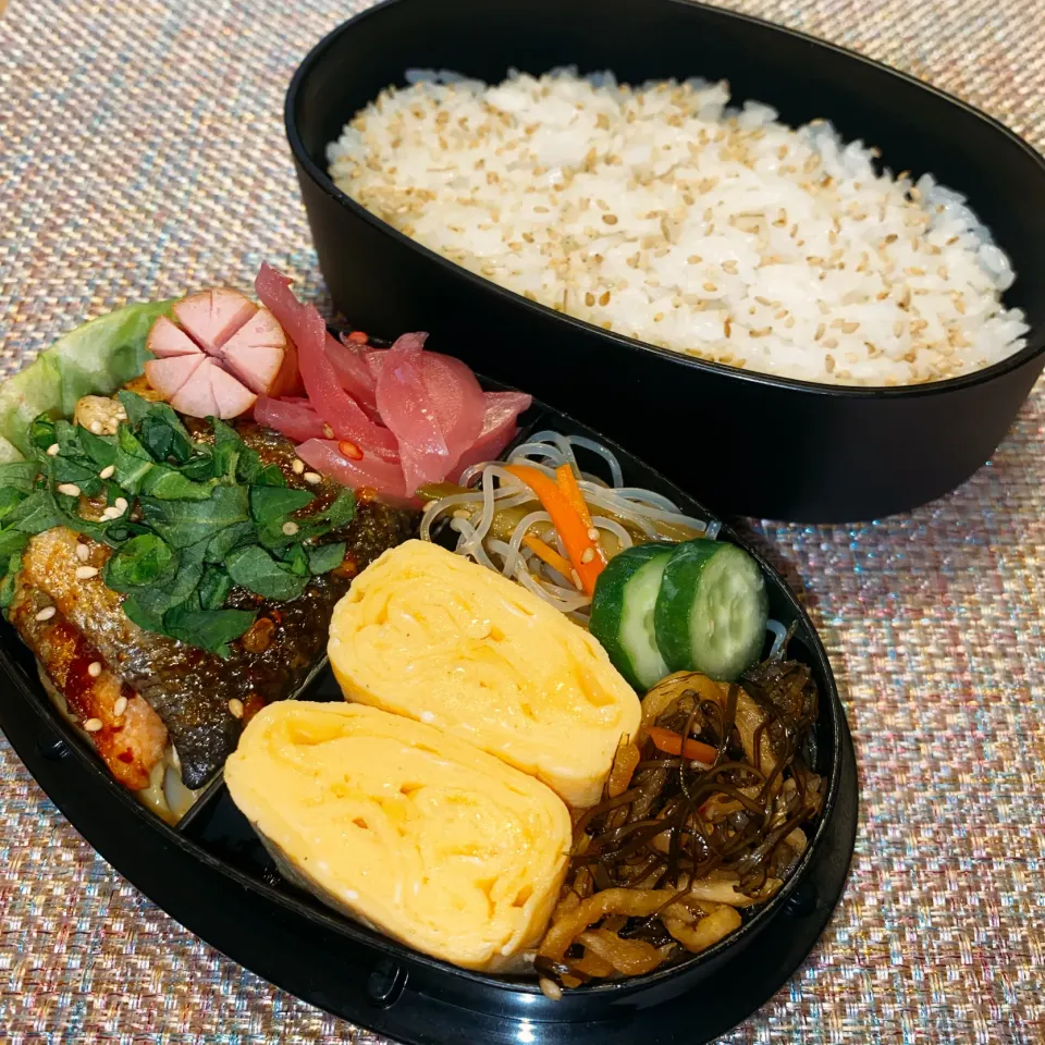 鮭のガーリックマヨ焼き弁当🤍|𝟕𝟕𝟑 𝐌𝐞𝐬𝐡𝐢 ❤︎さん