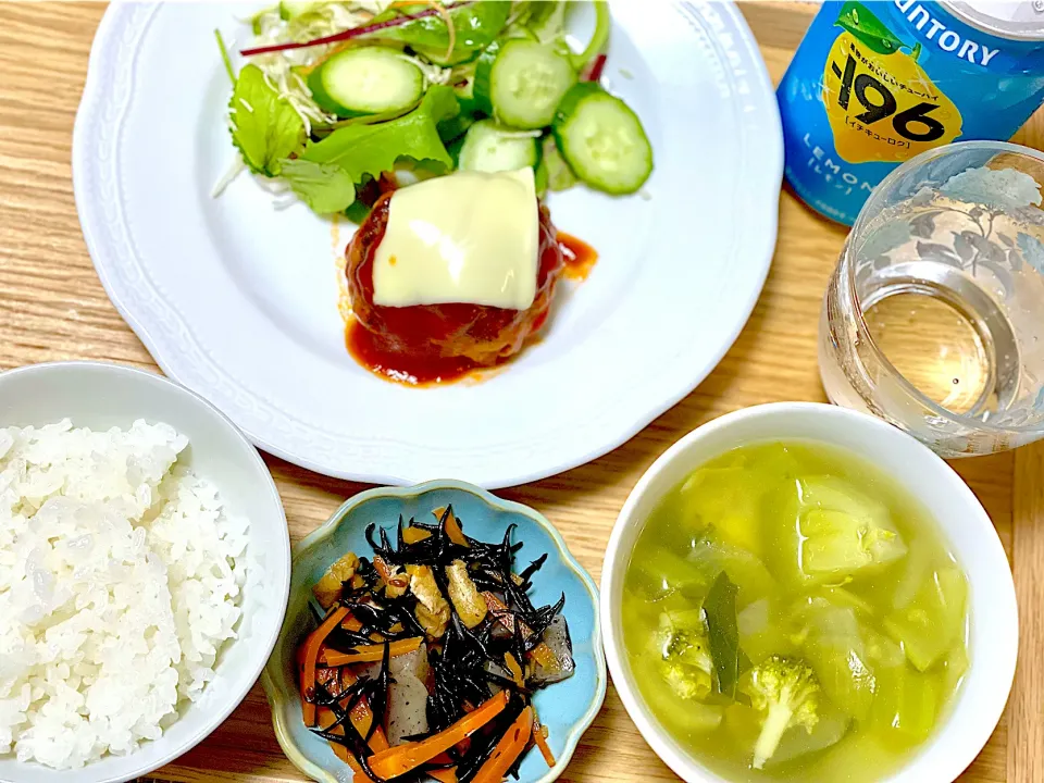 夕飯 チーズ乗せハンバーグ|ふわふわさん