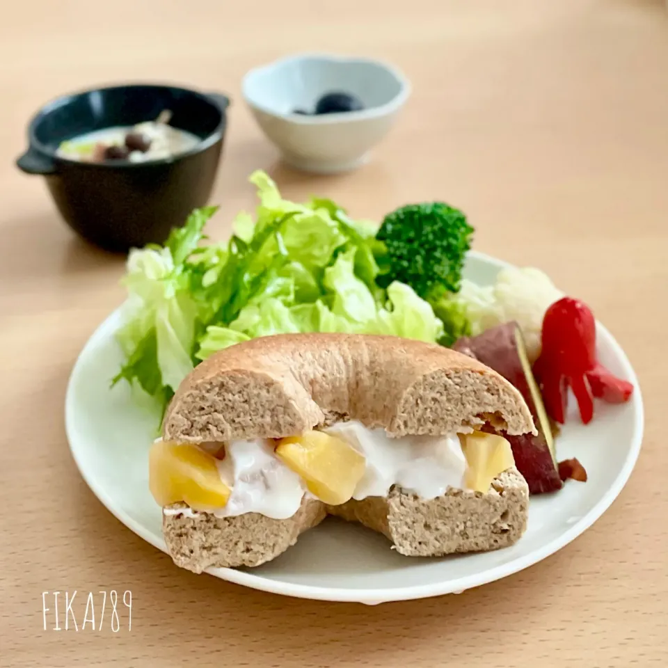 りんごがじゅわっと りんごクリチサンド|FIKA789さん