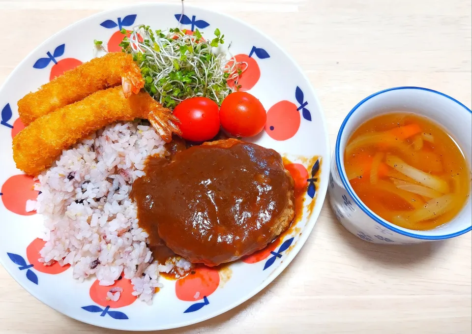 2025 1203　ハンバーグ　エビフライ　サラダ|いもこ。さん