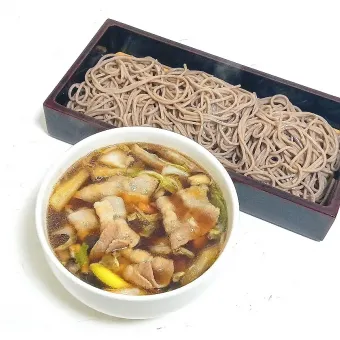 Snapdishの人気料理写真:【肉汁旨し！肉野菜つけ蕎麦🎯】