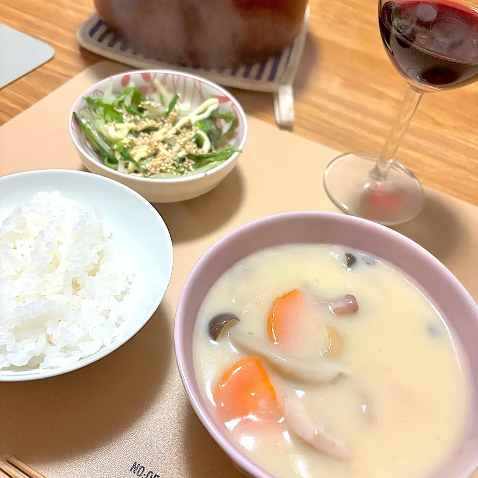 2025/12/03 アーモンドミルクいり チキンクリームシチュー、水菜温サラダ|kykyさん