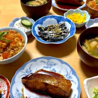 今晩ははらこ飯とタラの煮付け|こどもおやじさん