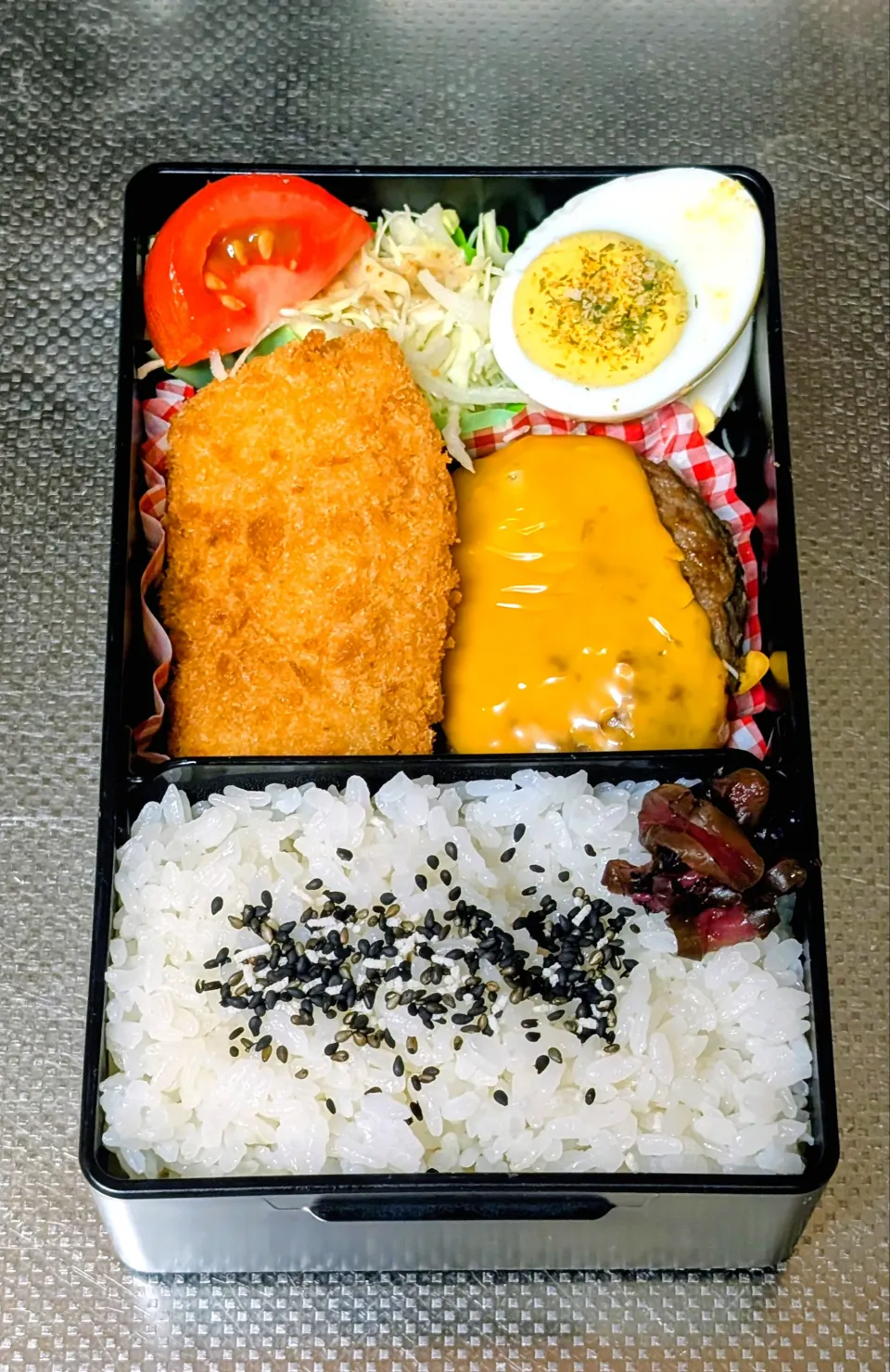 チーズハンバーグ&クリームコロッケ弁当|黒川克博さん