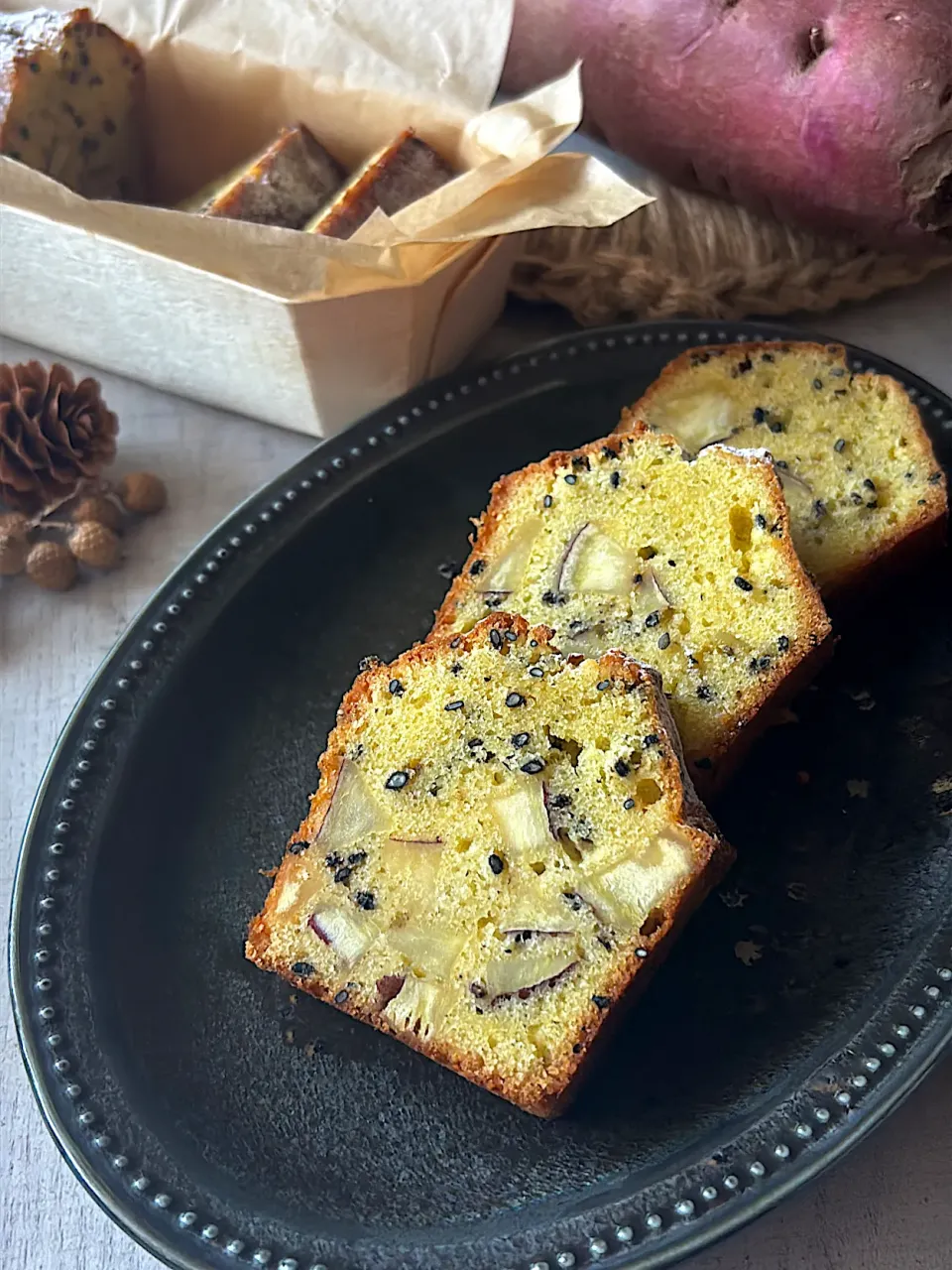 とんちんの料理 さつま芋と胡麻のパウンドケーキ🍠 めちゃうま❣️|とんちんさん