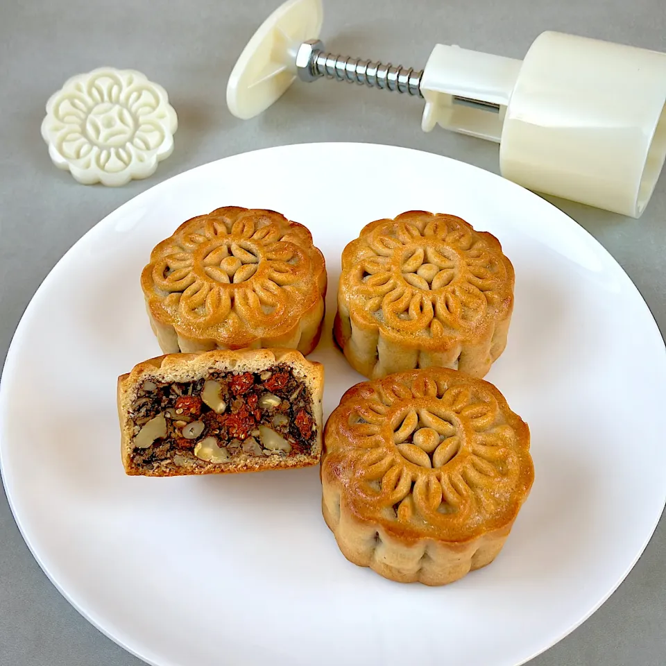 五仁月餅(ナッツとごま餡の月餅)|紅茶とお菓子と時々ごはんさん