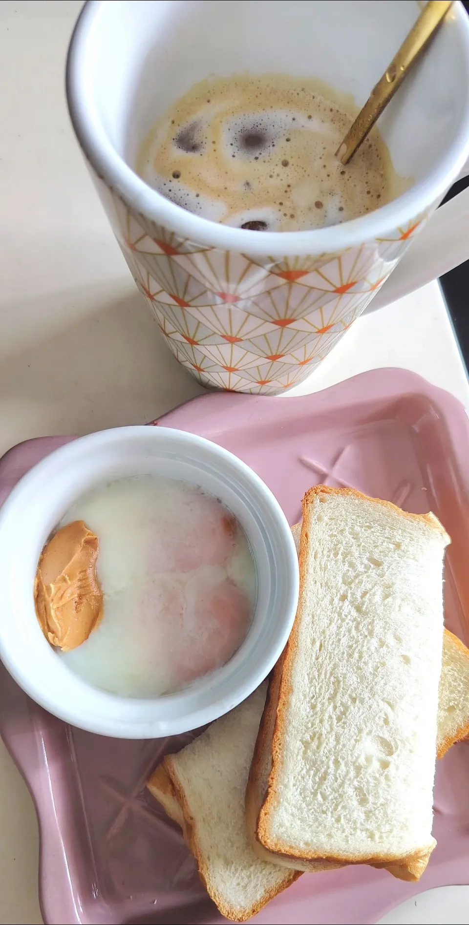 Good morning breakfast Eggs + peanut butter and butter sugar bread, Nutella bread iced coffee 😍🍞Hokkaido Milk Toast 😋😘|🍒lynnlicious🍒さん