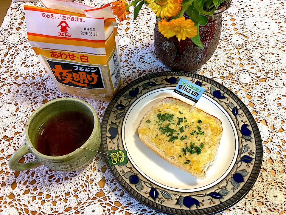 フジシン夜明け　あわせ・白🤍でマヨ味噌チーズパン🥪|さくたえさん