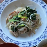 豚肉と小松菜の春雨炒め|チイホ✨さん