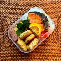 焼鮭とコーン入り鶏つくね✴︎|あやみんさん