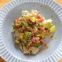マグロとアボカドのポキ丼🥑| るんさん