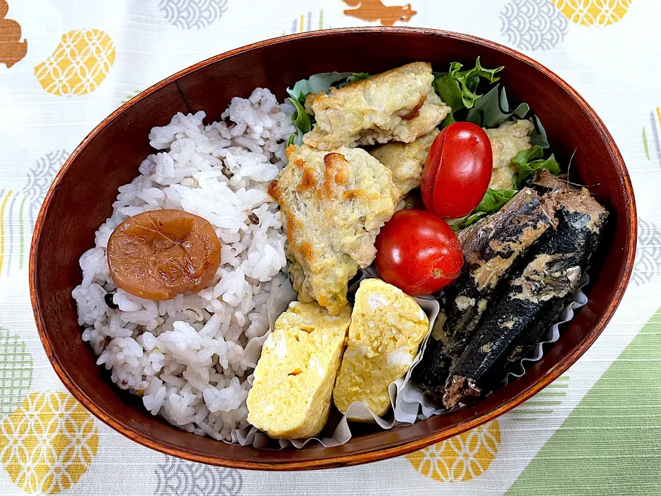 イワシ煮付、カレーつくね、玉子焼の五穀米🍱|なお🅿️さん
