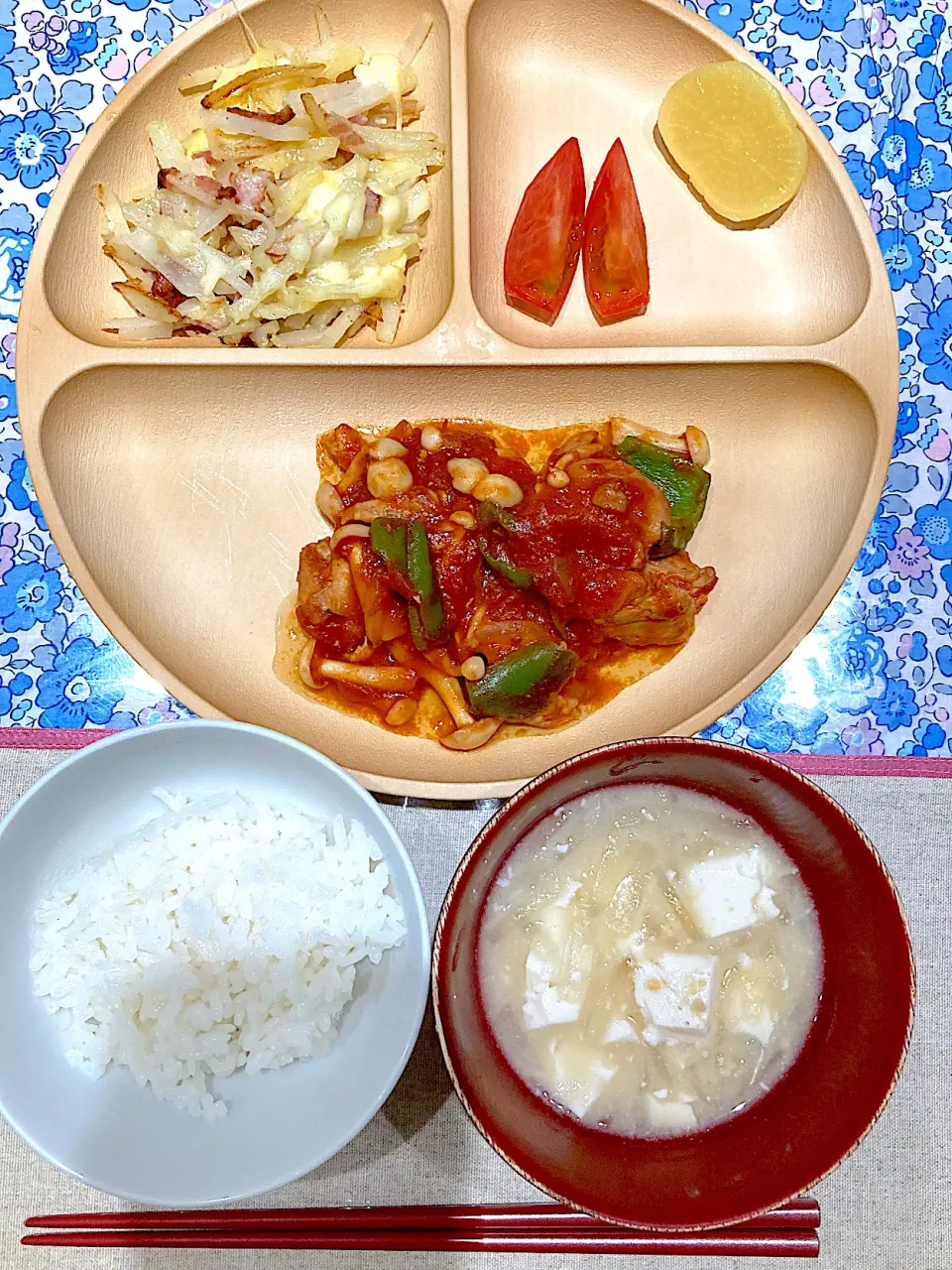 チキンのトマト煮とベーコンジャガチーズ|おしゃべり献立さん