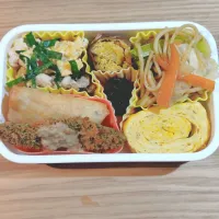 高校生運動部弁当（おにぎり２つ、おかず数品）、豆乳|rinchusさん