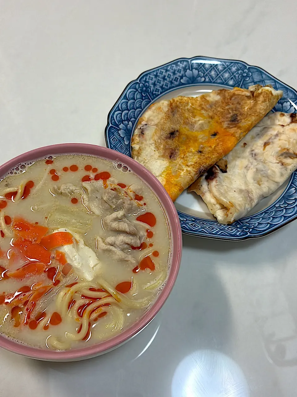 昨日の鍋の残りでピリ辛ごま豆乳ラーメン&イカ焼きデラバン(阪神百貨店名物)|なおさん