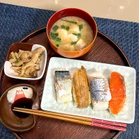 柿の葉寿司、キャベツと梅味噌汁、エリンギ|kekekeさん