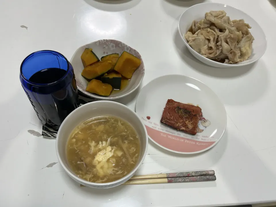 晩御飯☆簡単ふかひれスープ☆鯖みりん☆鶏皮の湯引き☆かぼちゃの炊いたん。ポン酢切らしてたから醤油と酢で手作り(^^)|Saharaさん