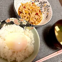 いつもの鶏むねネギ漬け温玉ご飯|きなこさん