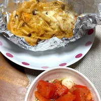 鮭のちゃんちゃんチーズ焼き、トマトとモッツァレラのサラダ|kaaaaaさん