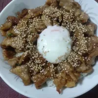 温玉豚丼| みっつさん