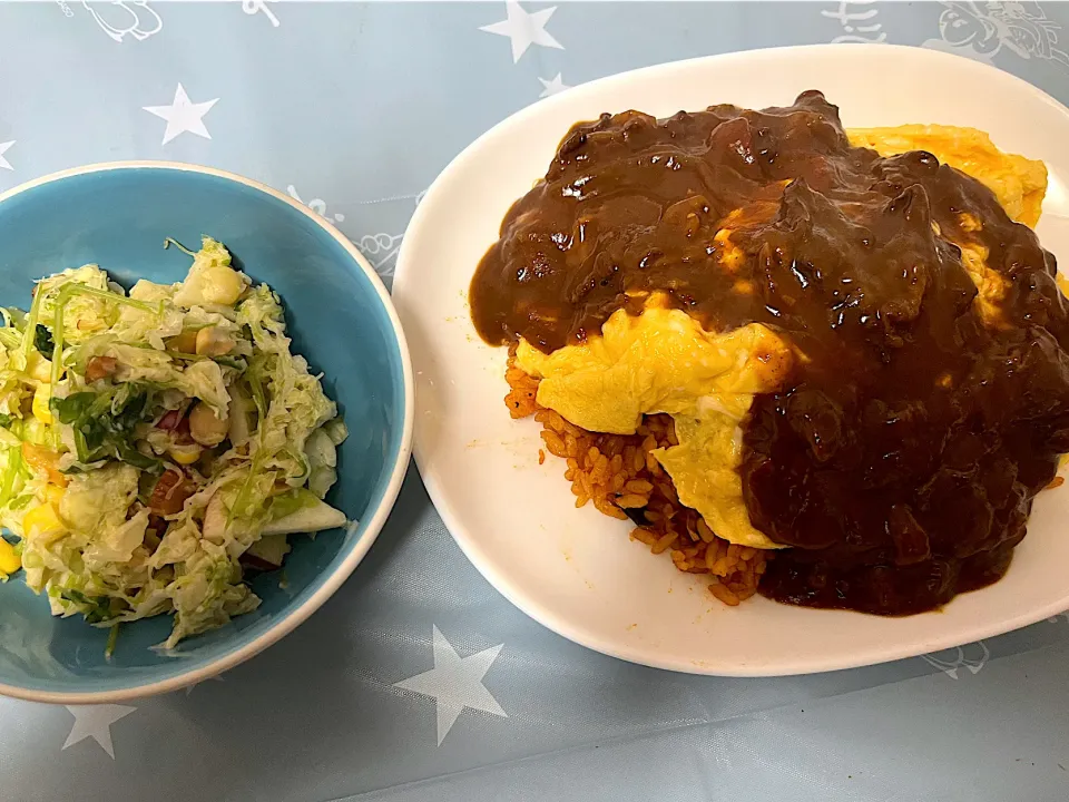 コールスローとオムライス・ハヤシソースかけ|もーやんさん