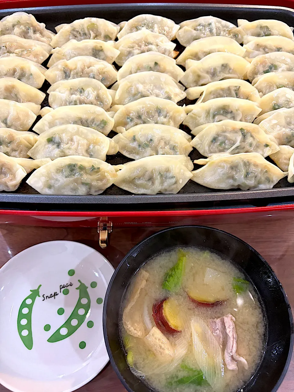 ホットプレートで野菜たっぷり餃子|cha_chiさん