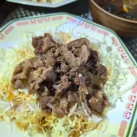 豚の焼肉丼＆赤だし| テケテケさん